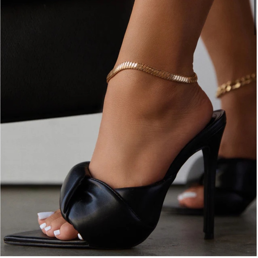 Miss Lola Black Mule Heel